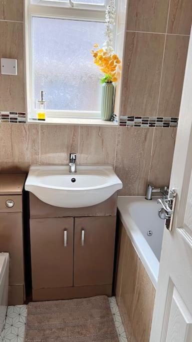 Cheerful 3 Bedroom Townhouse With Free Parking. Billericay Exterior foto